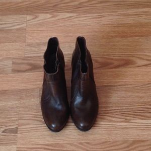 Born brown booties. Sz 8